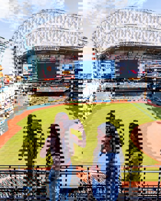 Minute Maid Park Visitor Guide: Tickets, Parking, and Timing