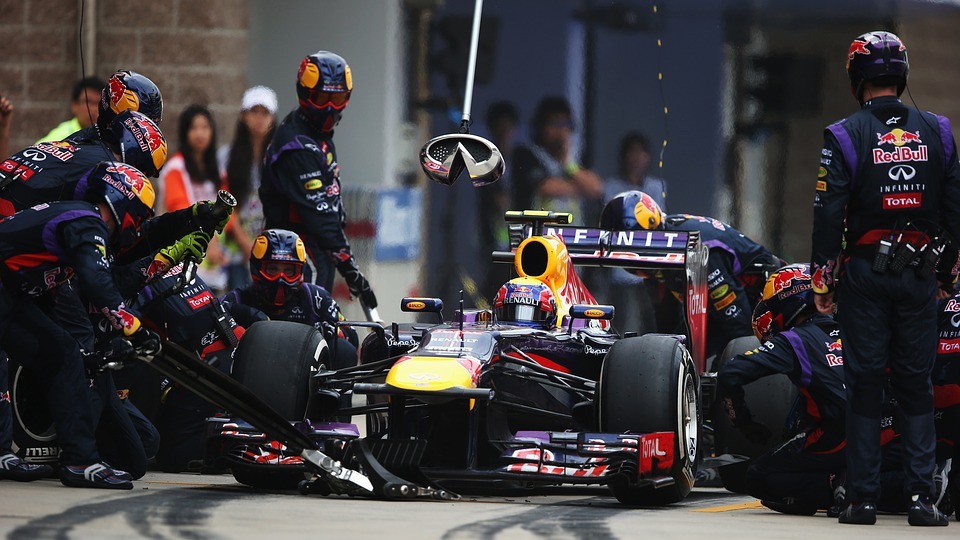 F1 cockpit crew