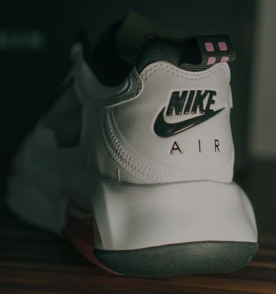 white-and-black-nike-air-shoe